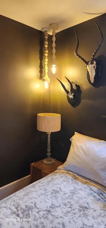 La Casa Rosa Cheltenham - Free Parking Close To Racecourse Guest house
