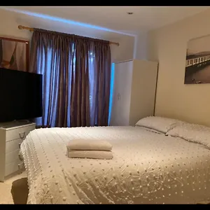 Bed & Breakfast Double Bedroom With Pt/b, Cheltenham